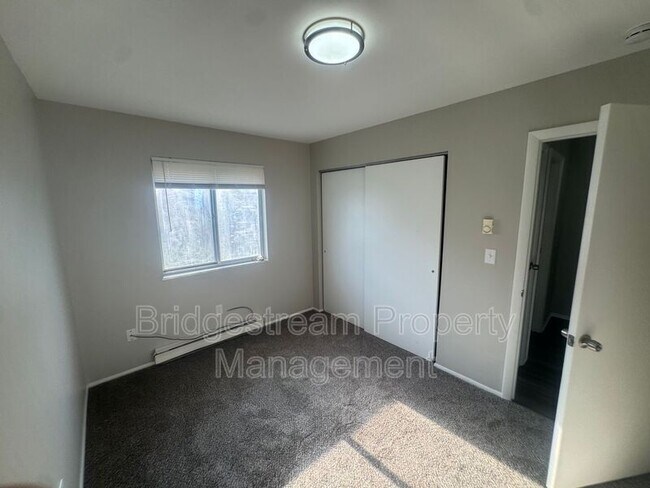 Foto del edificio - 4333 Powell Rd
