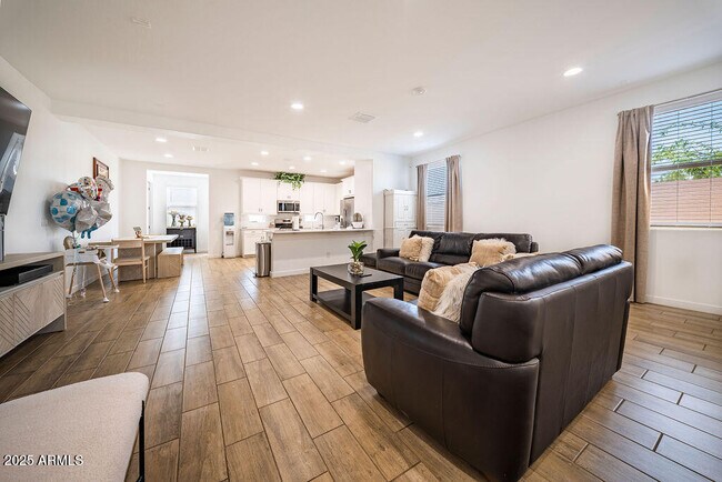 Foto del edificio - 4911 N 193rd Dr