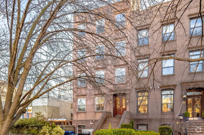Building Photo - 126 1st Pl