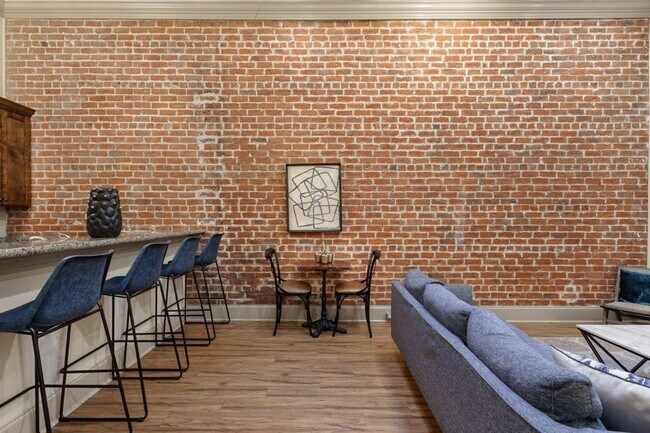 Building Photo - 828 Gravier St