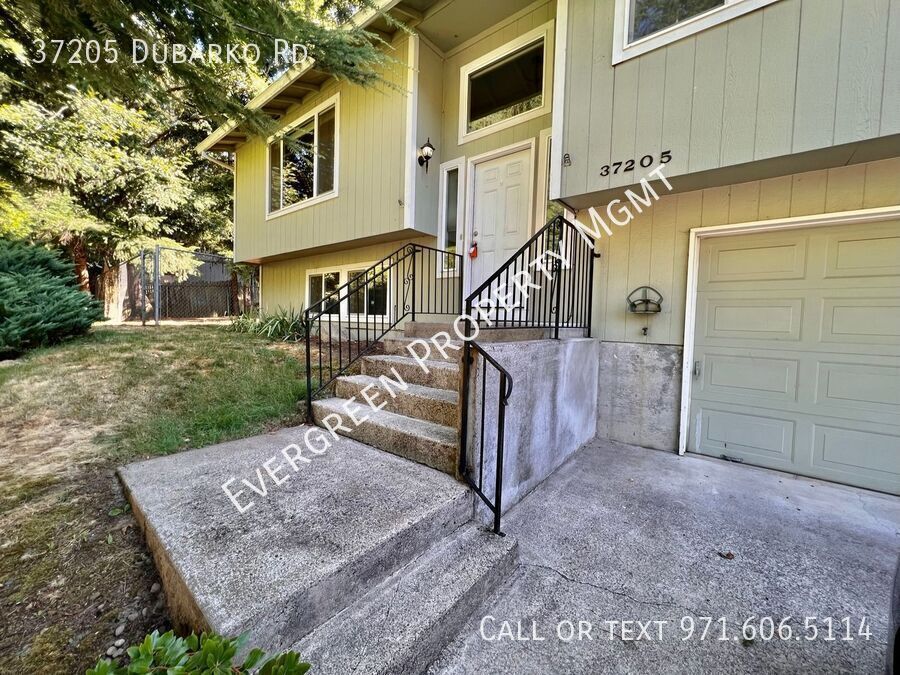 Primary Photo - Bright & Stunning 3BR/2.5BA Home with Fenc...