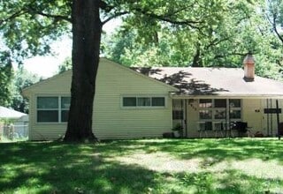 Building Photo - 3913 SW Dixie Ct