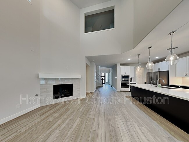 Building Photo - 8926 Emerald Cane Dr