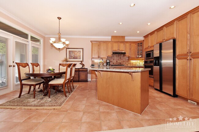 Photo du bâtiment - Massive 4 Bed 5 Bath Luxury Gated Residence Steps to Morgan Creek Golf Course