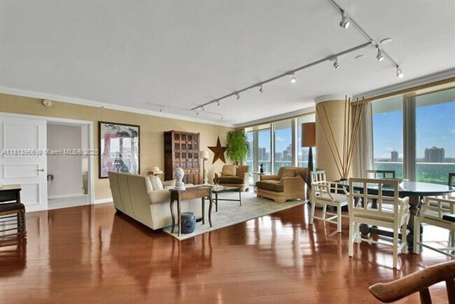 Foto del edificio - 19955 NE 38th Ct