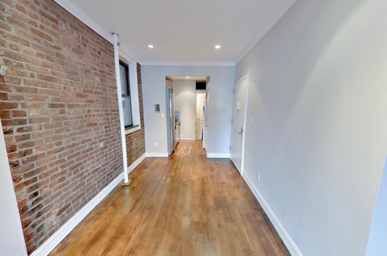 Foto del edificio - 722 Tenth Ave (49th & 50th St), #4C
