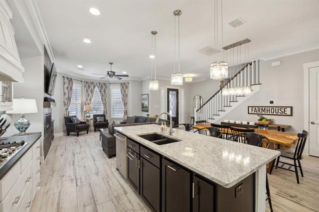 Foto del edificio - 408 Crockett Cir