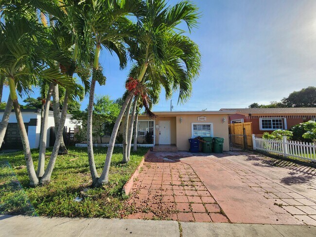 Foto del edificio - 360 NW 119th St
