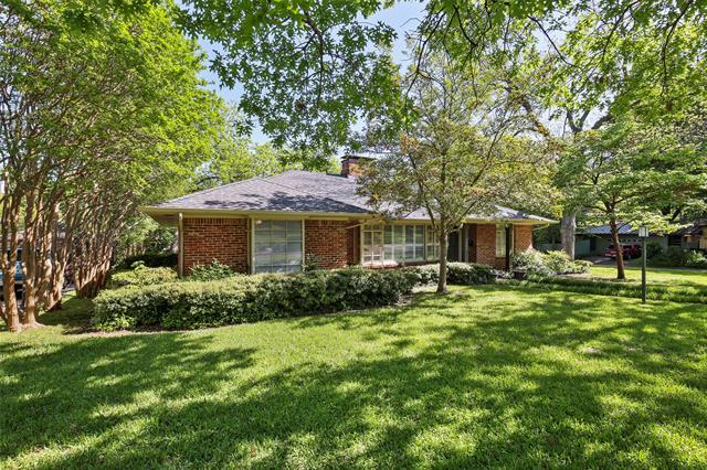 Foto del edificio - 7204 Meadow Lake Ave