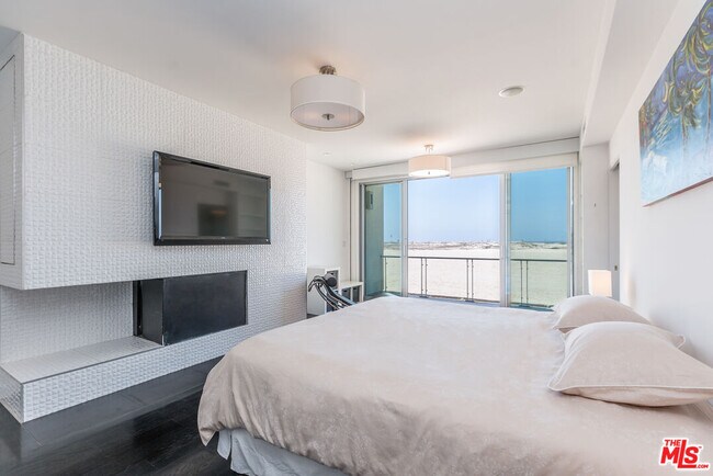 Foto del edificio - 5205 Ocean Front Walk