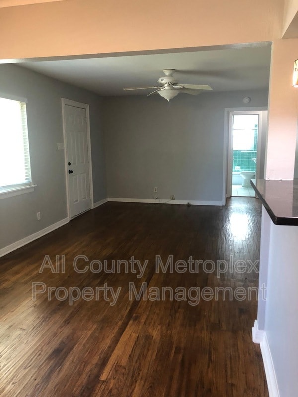 Foto del edificio - 3984 Park Ln