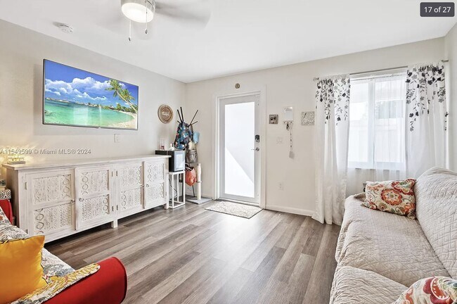 Foto del edificio - 5819 SW 4th St