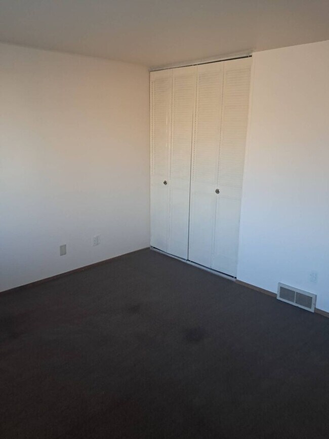 Foto del edificio - 6011 W Port Ave
