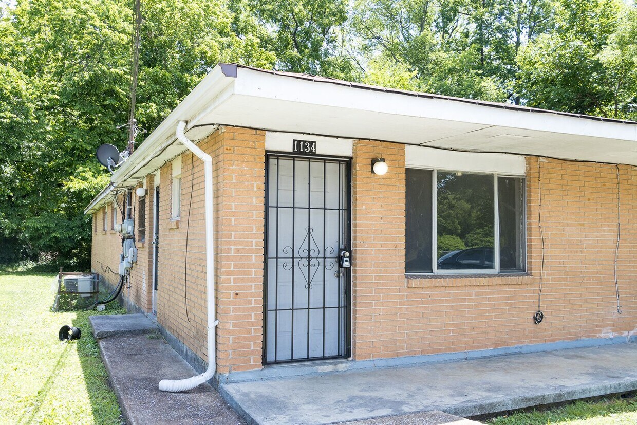 Primary Photo - 1132 N Hickory Street