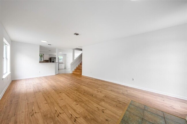 Foto del edificio - 13701 Cambourne Dr