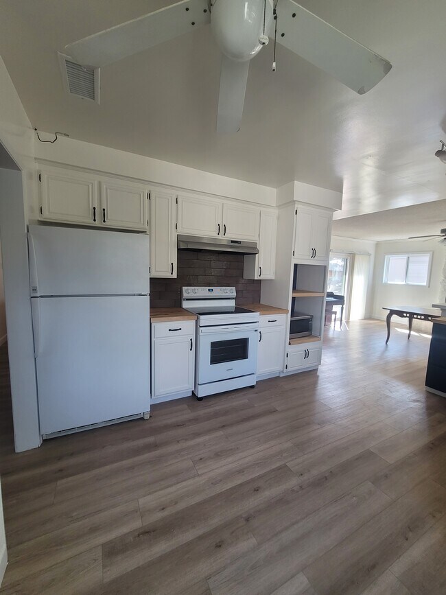Building Photo - 3361 Tapo Canyon Rd