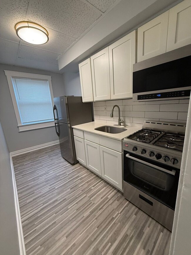 Interior Photo - Oak Woods