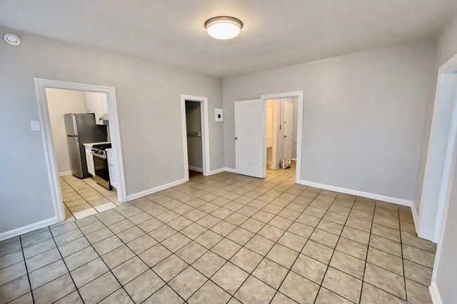 Building Photo - 439 Union Dr