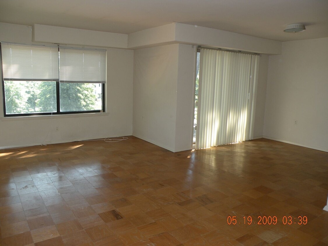 Building Photo - One bedroom condo in Leesburg