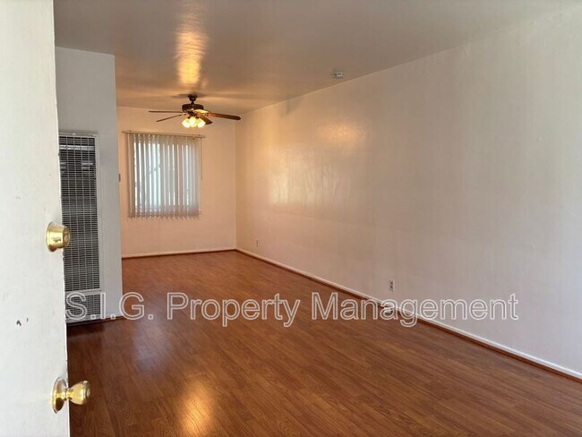 Building Photo - 727 E Chevy Chase Dr