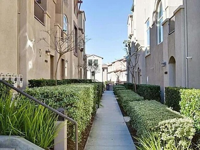 Foto del edificio - San Marcos Gated Coronado Ranch 2 Bed 2.5 Bath Townhome for Rent