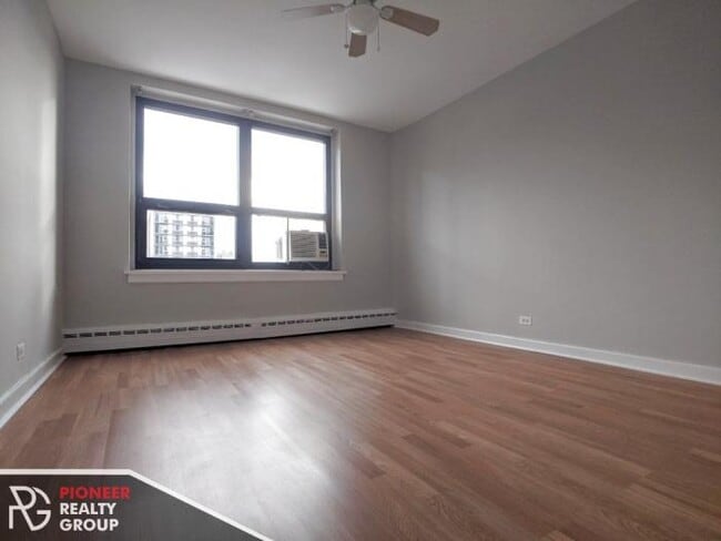 Building Photo - 1 bedroom in CHICAGO IL 60657