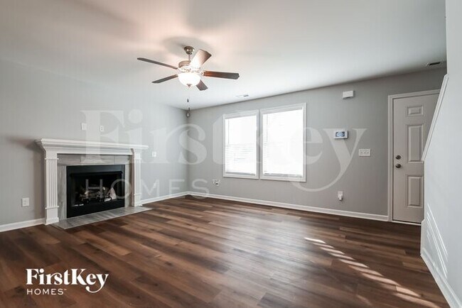 Foto del edificio - 92 Hillview Dr