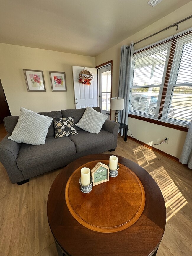 Building Photo - 846 7th St