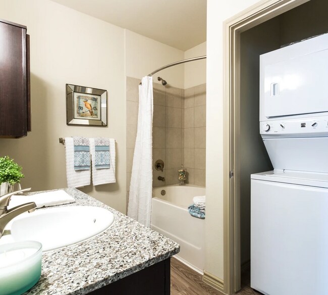 Building Photo - Apartment for Rent