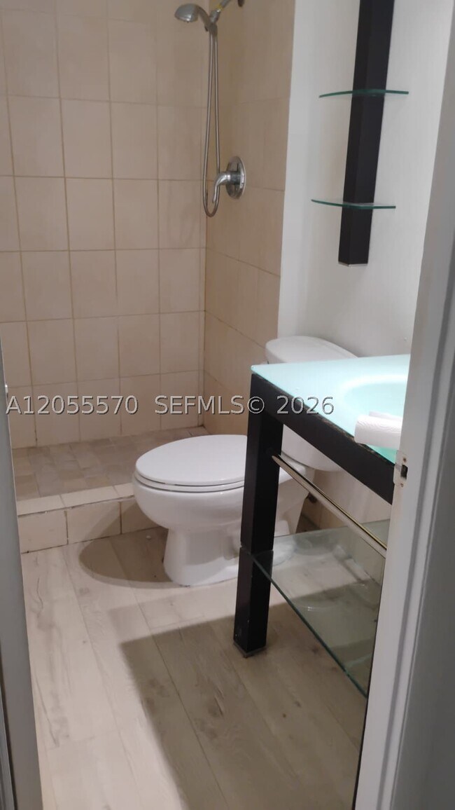 Foto del edificio - 486 NW 165th St