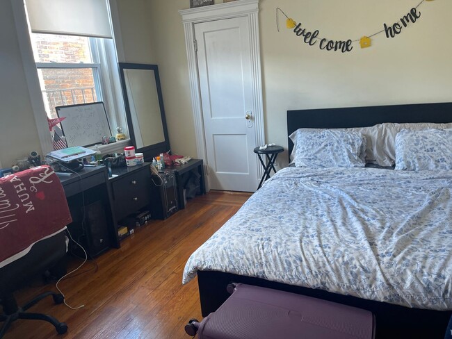 July 1 Big and Sunny Studio with Eat in kitchen No fee Heat hw Inc Students ok - July 1 Big and Sunny Studio with Eat in kitchen No fee Heat hw Inc  Students ok House