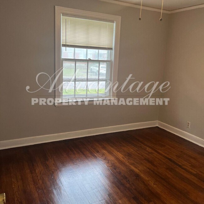 Foto del edificio - MOVE IN READY - Cute 2 Bedroom in East Mem...