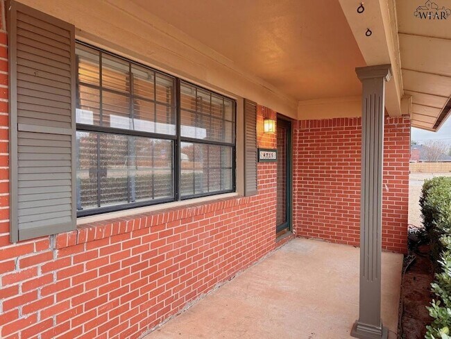 Foto del edificio - 4715 Coronado Ave