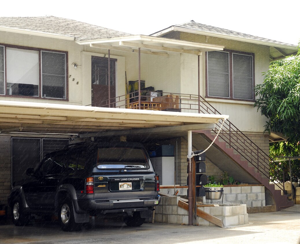 Building Photo - 796 Punahou St