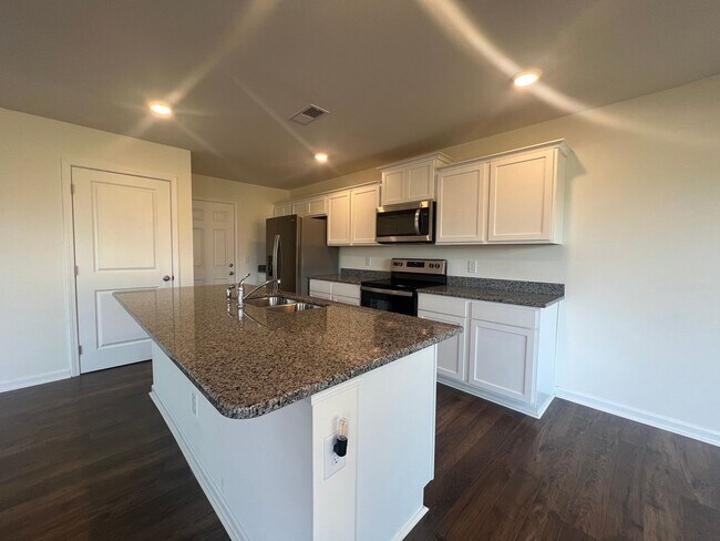 Foto del edificio - Brand-New 4BR Home for Rent in Kingsport – Be the First Tenant!