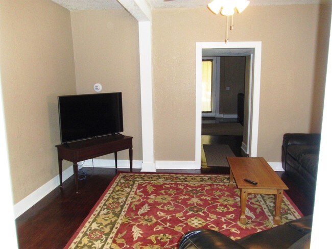 Foto del edificio - 213 6th Ave NW