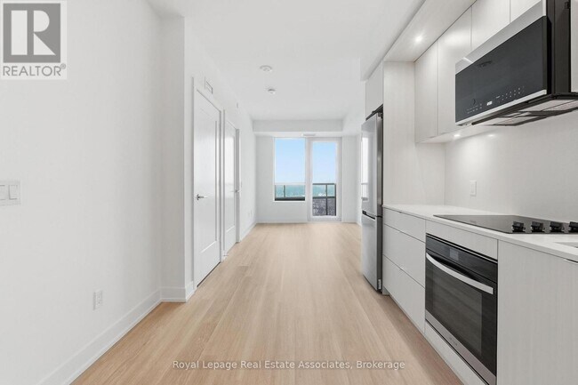 Photo du bâtiment - 60 Central Park Roadway