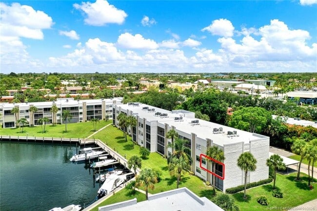 Building Photo - 1950 SW Palm City Rd