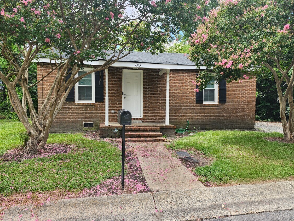 Foto principal - 603 Hugh St