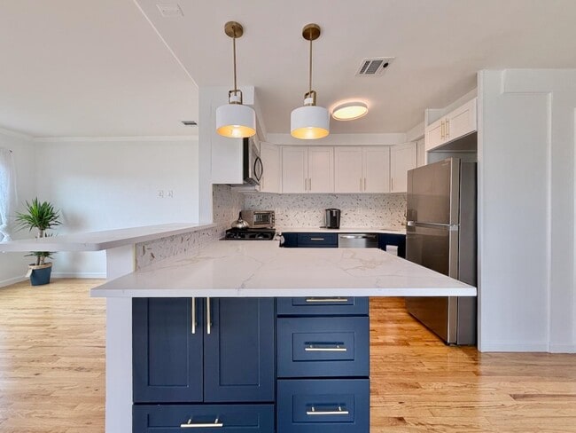 Building Photo - 126 OGDEN Ave