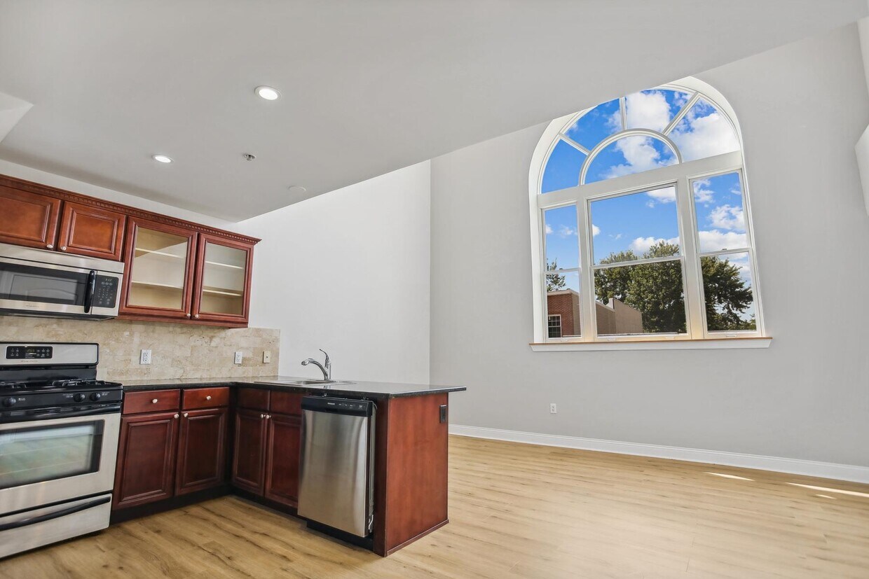 Primary Photo - 769 Montgomery St