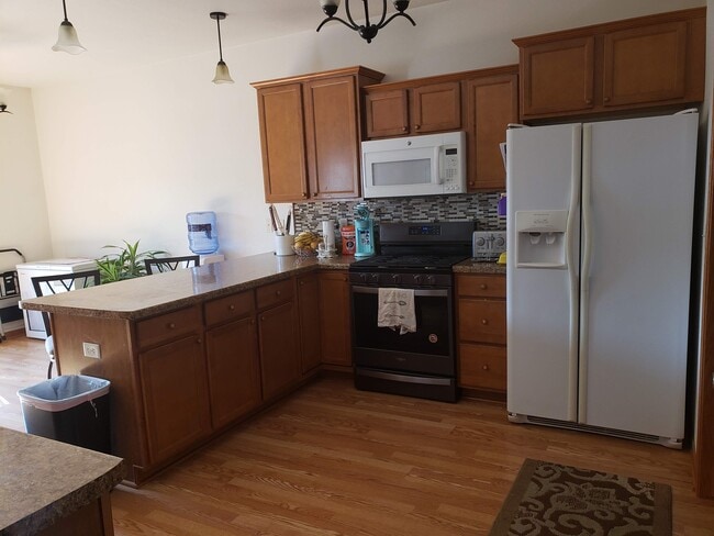 Kitchen - 407 Century Oak Dr
