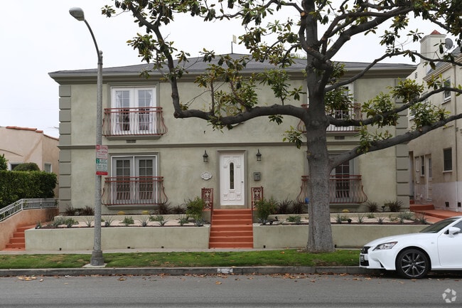 Building Photo - 432 S Doheny Dr