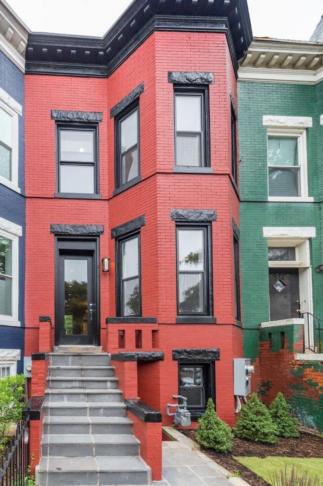 Building Photo - 1211 F St NE