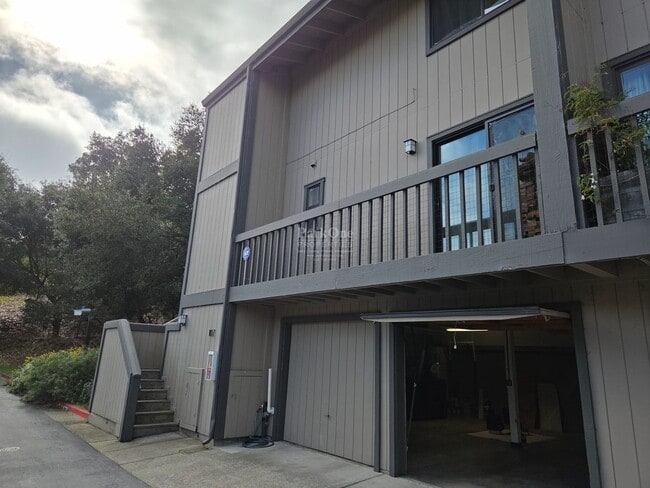 Foto del edificio - Incredible El Cerrito Hills Townhome