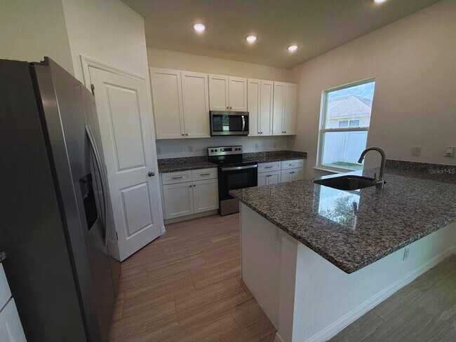 Foto del edificio - 432 Cierra Oaks Cir