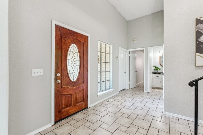 Building Photo - 4 bed, 3 bath home in OKC, OK