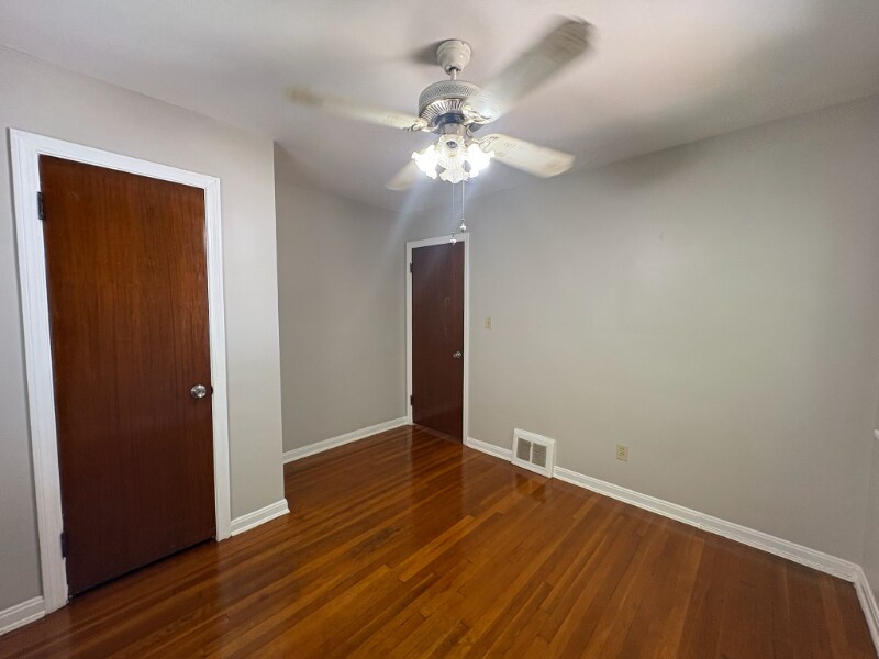 1055 Whittier Ave Akron, OH 44320 – photo 5
