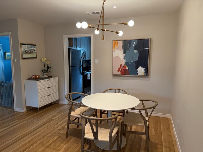 Foto del edificio - 6060 Averill Way