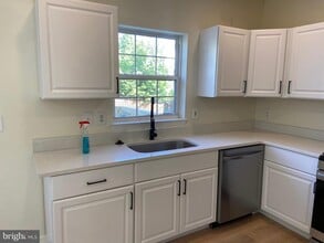 Building Photo - 42888 Golf View Dr
